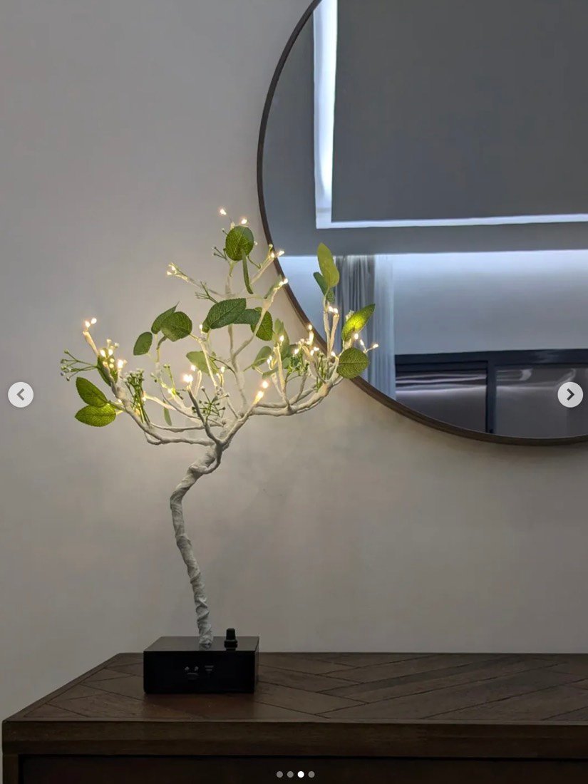 Leafy Gleam warm-white LED tree lamp